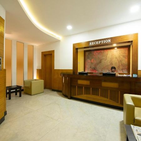 Comfy Luxury Hotel Бангалор Экстерьер фото