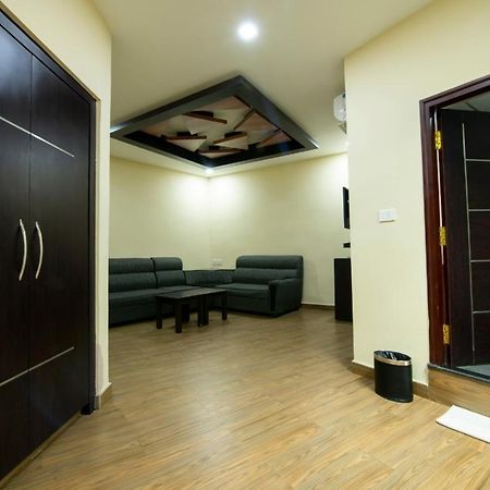Comfy Luxury Hotel Бангалор Экстерьер фото