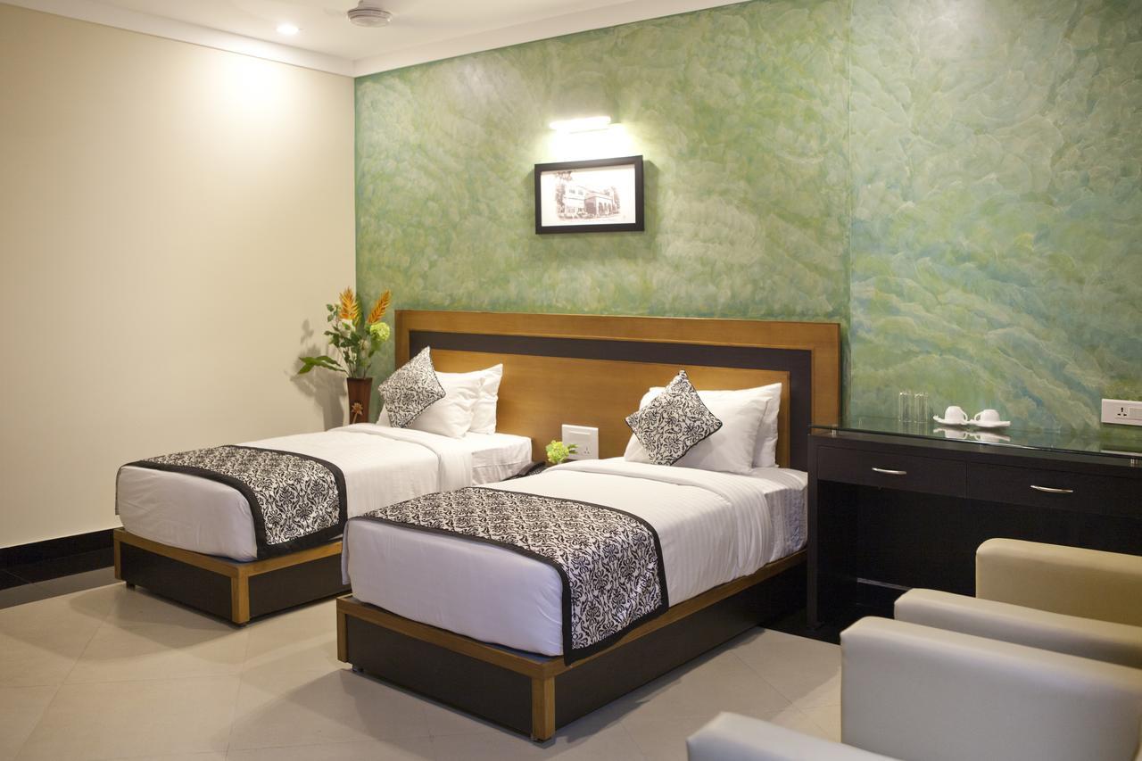 Comfy Luxury Hotel Бангалор Экстерьер фото