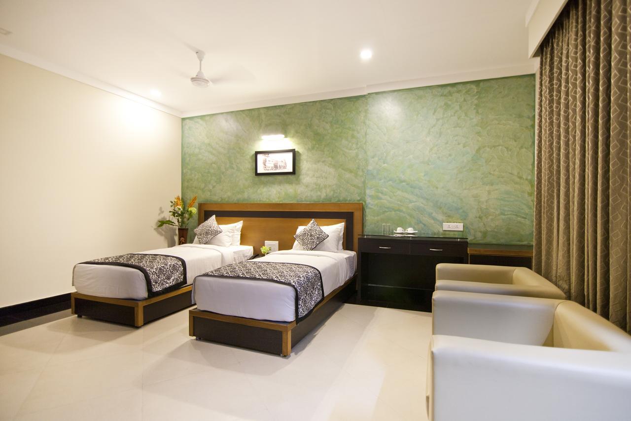 Comfy Luxury Hotel Бангалор Экстерьер фото