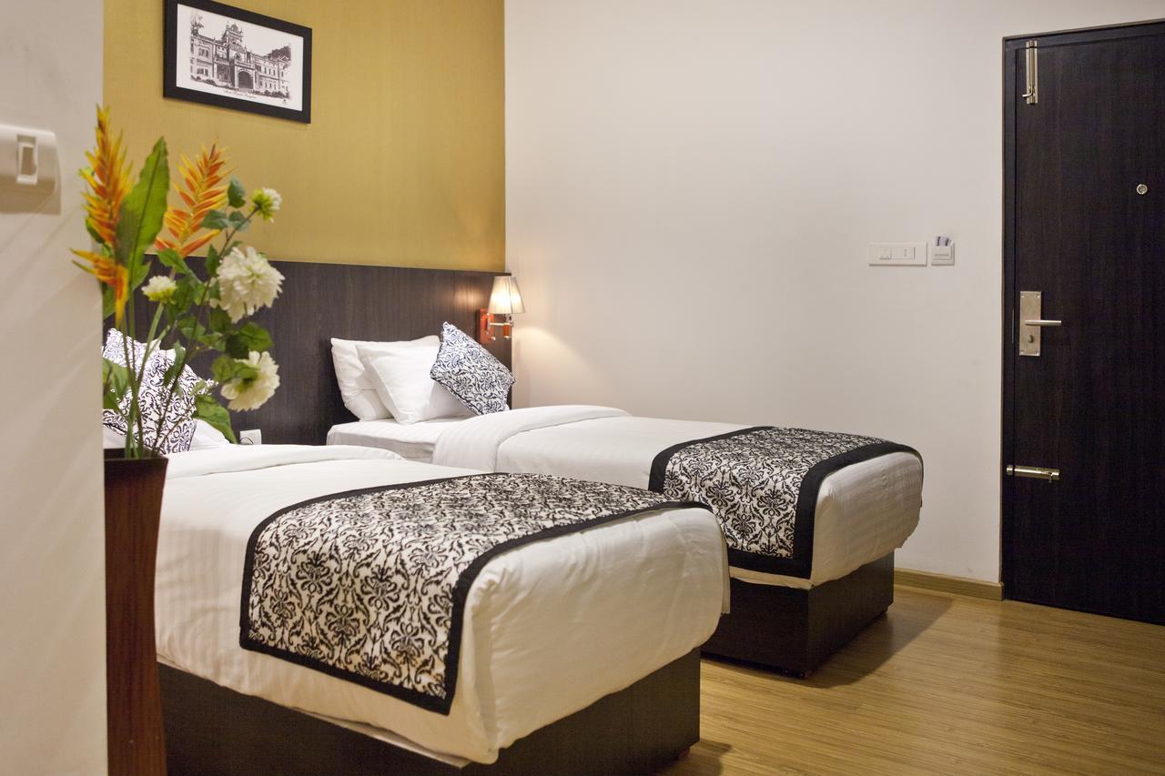 Comfy Luxury Hotel Бангалор Экстерьер фото