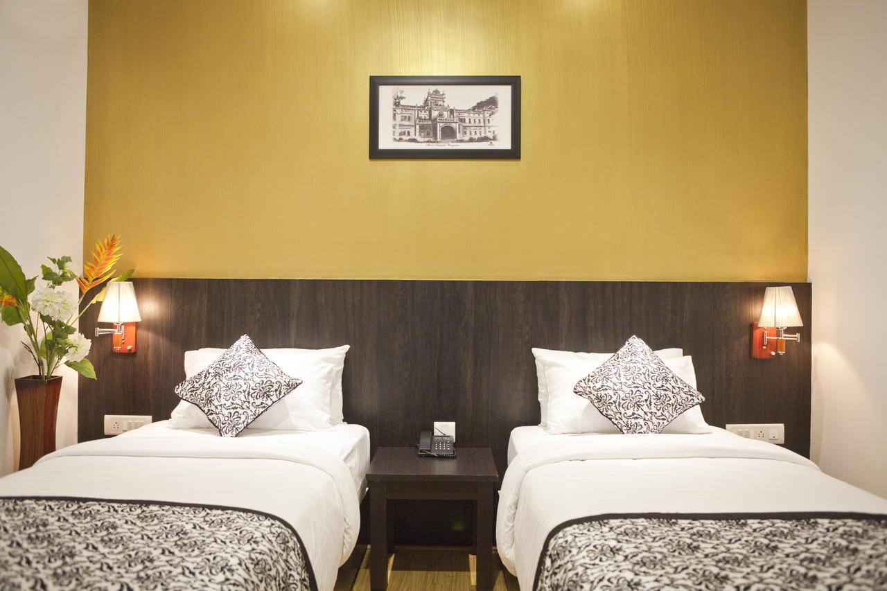 Comfy Luxury Hotel Бангалор Экстерьер фото