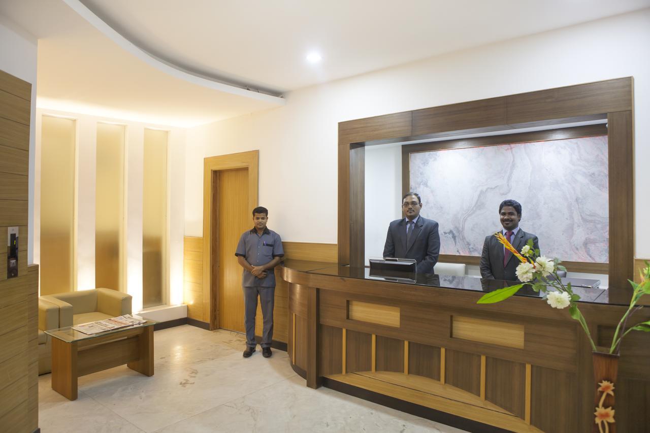 Comfy Luxury Hotel Бангалор Экстерьер фото