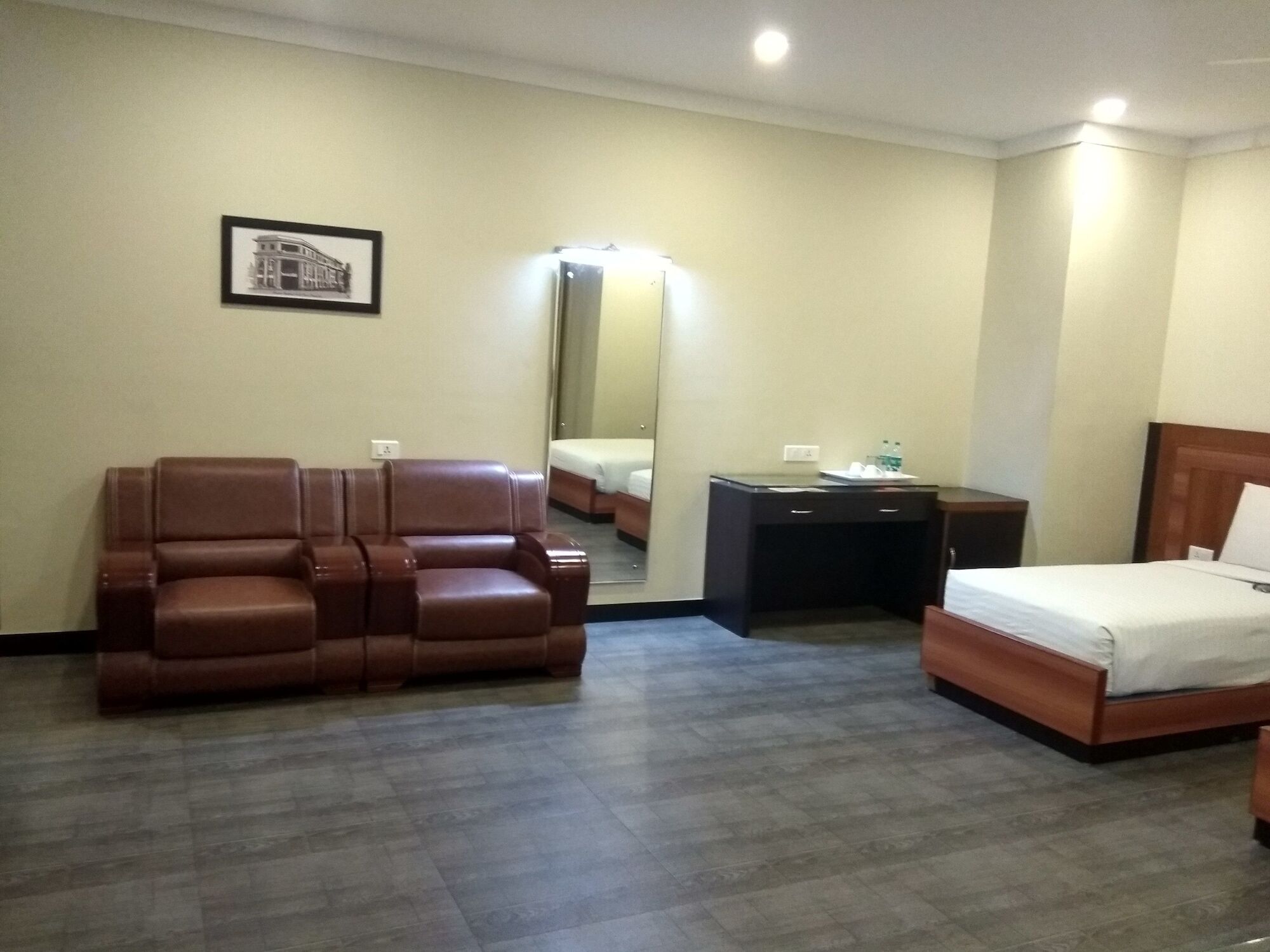 Comfy Luxury Hotel Бангалор Экстерьер фото
