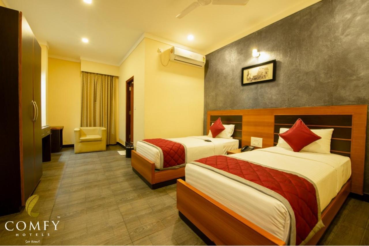 Comfy Luxury Hotel Бангалор Экстерьер фото