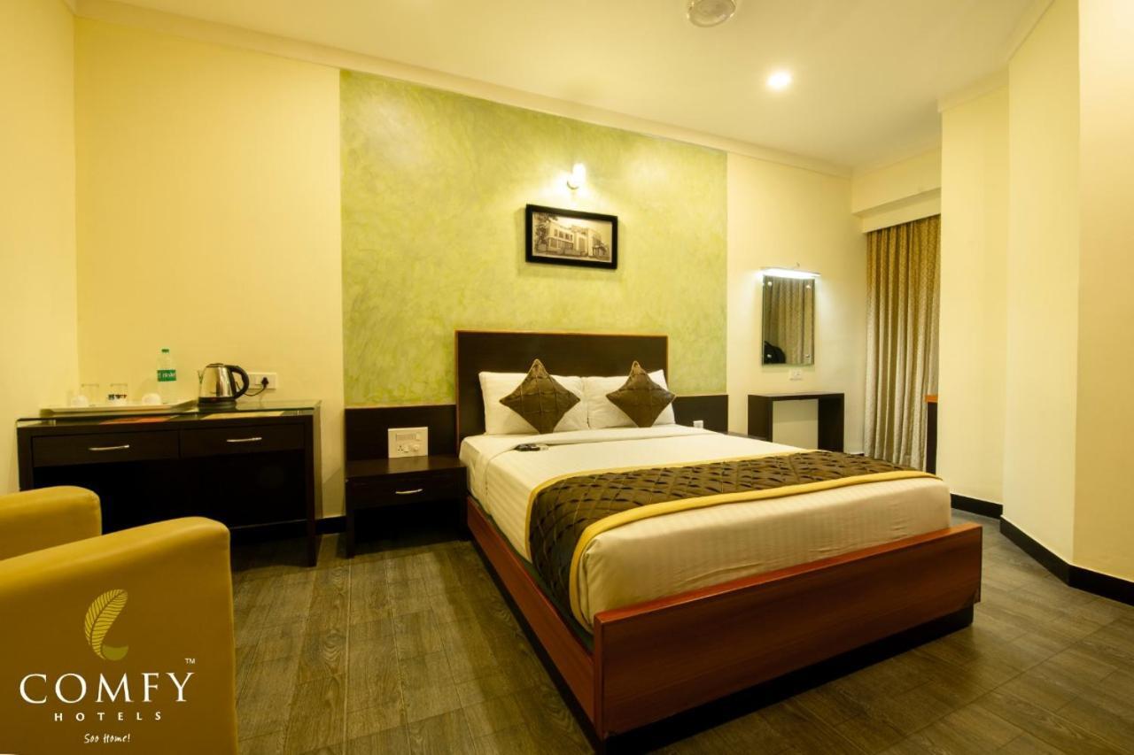 Comfy Luxury Hotel Бангалор Экстерьер фото