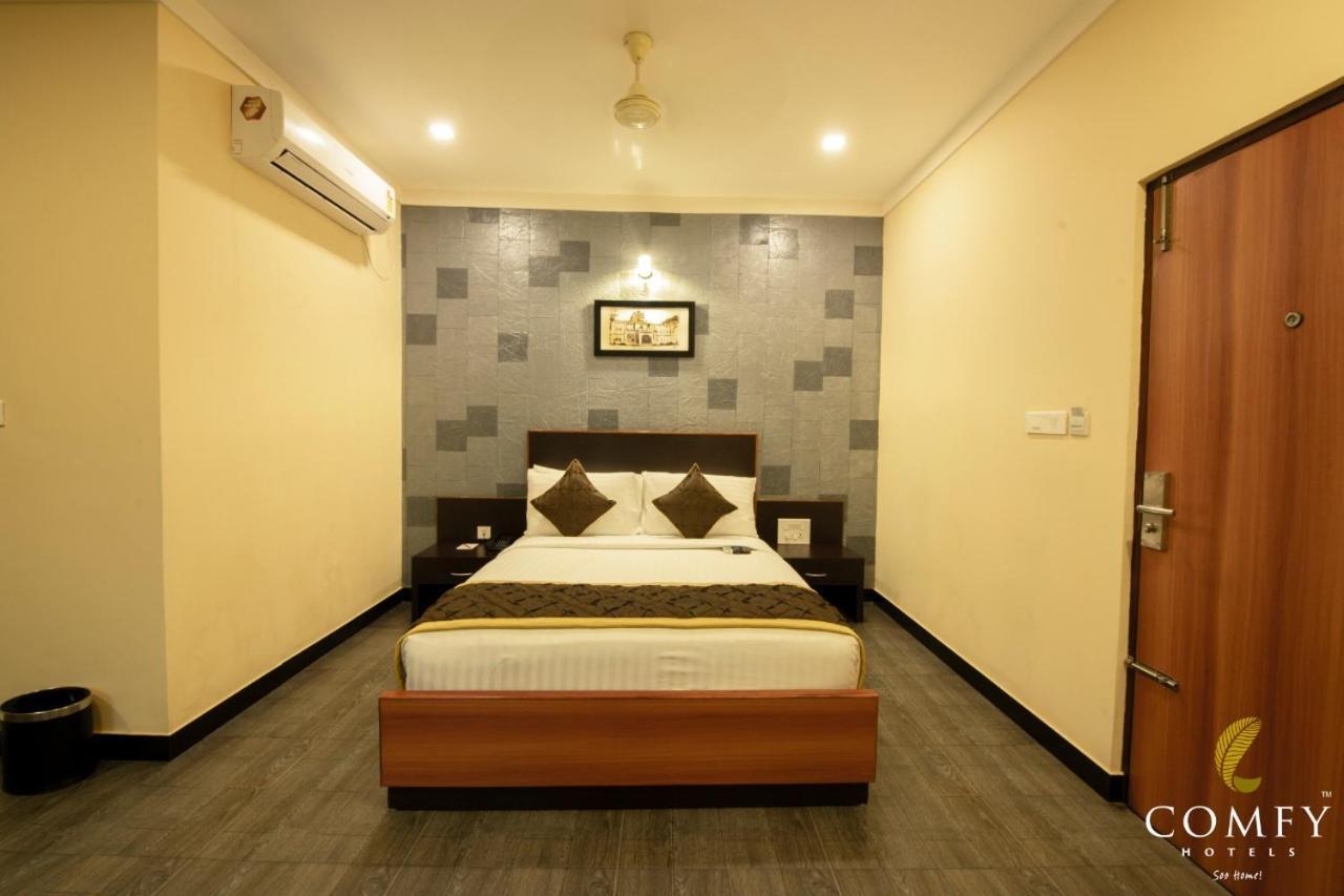 Comfy Luxury Hotel Бангалор Экстерьер фото