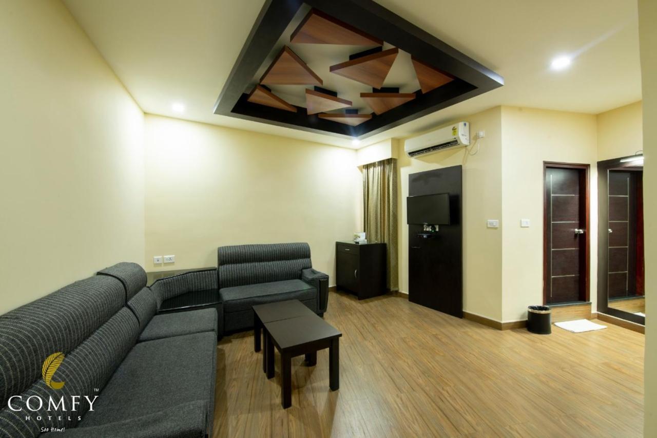 Comfy Luxury Hotel Бангалор Экстерьер фото