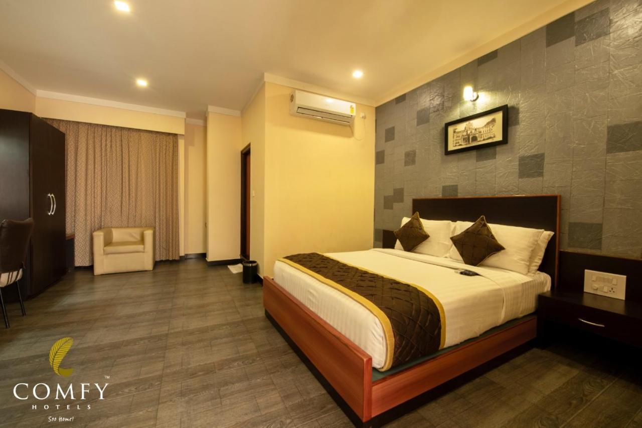 Comfy Luxury Hotel Бангалор Экстерьер фото