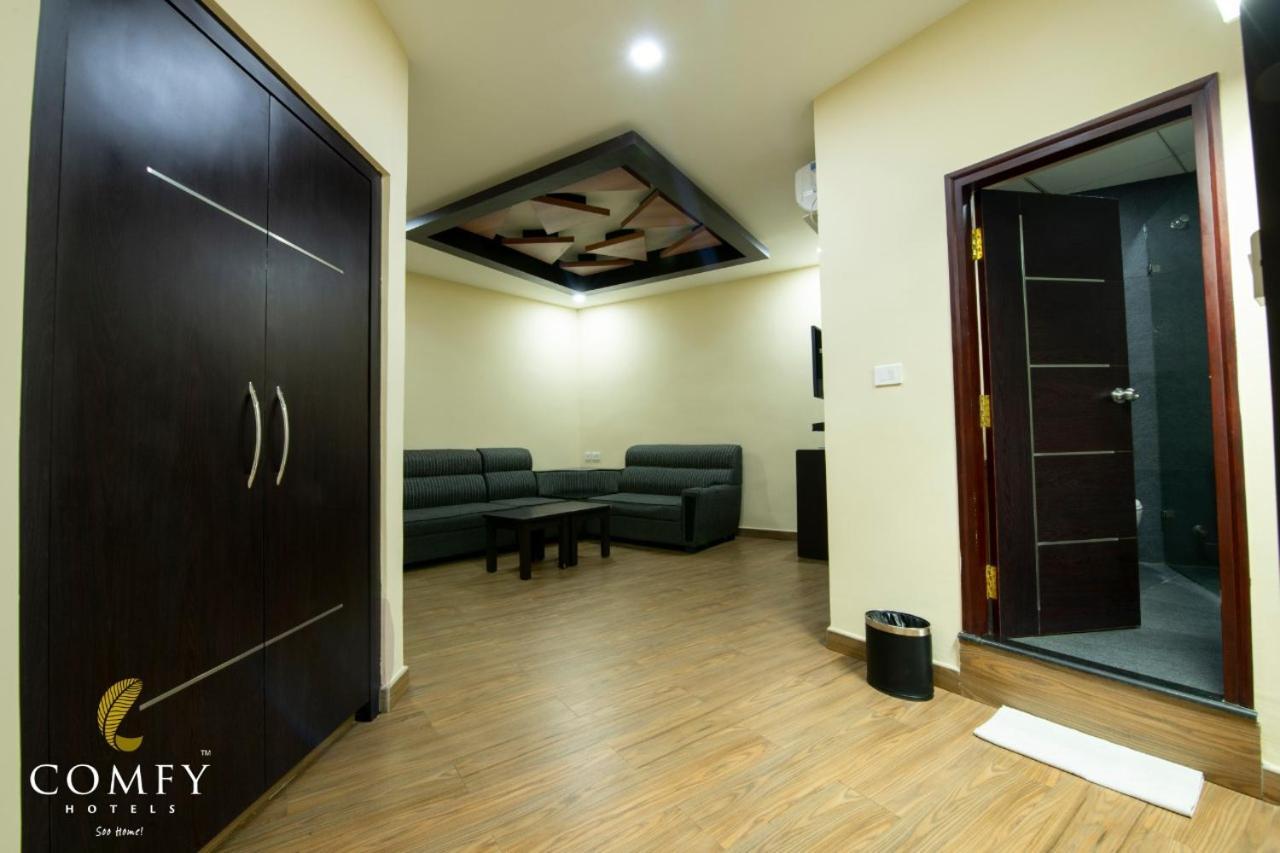 Comfy Luxury Hotel Бангалор Экстерьер фото