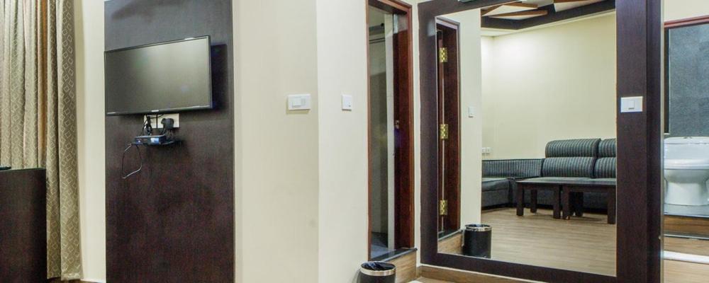 Comfy Luxury Hotel Бангалор Экстерьер фото